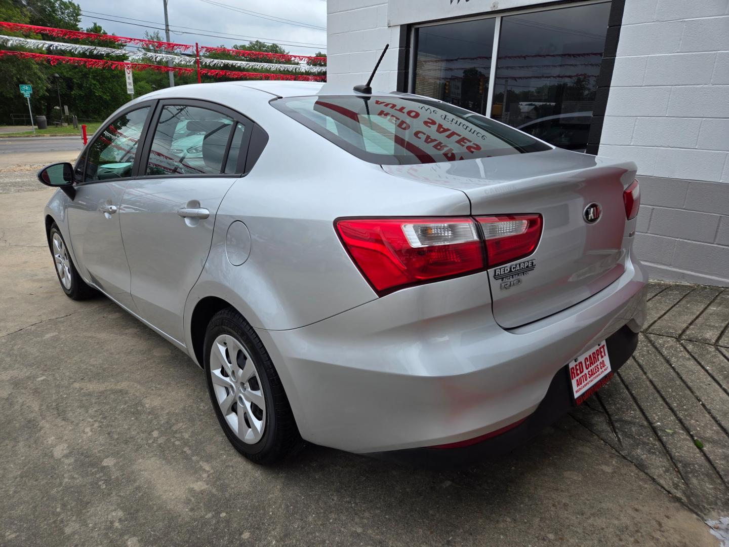 2017 SILVER Kia Rio LX 6A (KNADM4A34H6) with an 1.6L L4 DOHC 16V engine, 6A transmission, located at 503 West Court, Seguin, TX, 78155, (830) 379-3373, 29.568621, -97.969803 - Photo#3